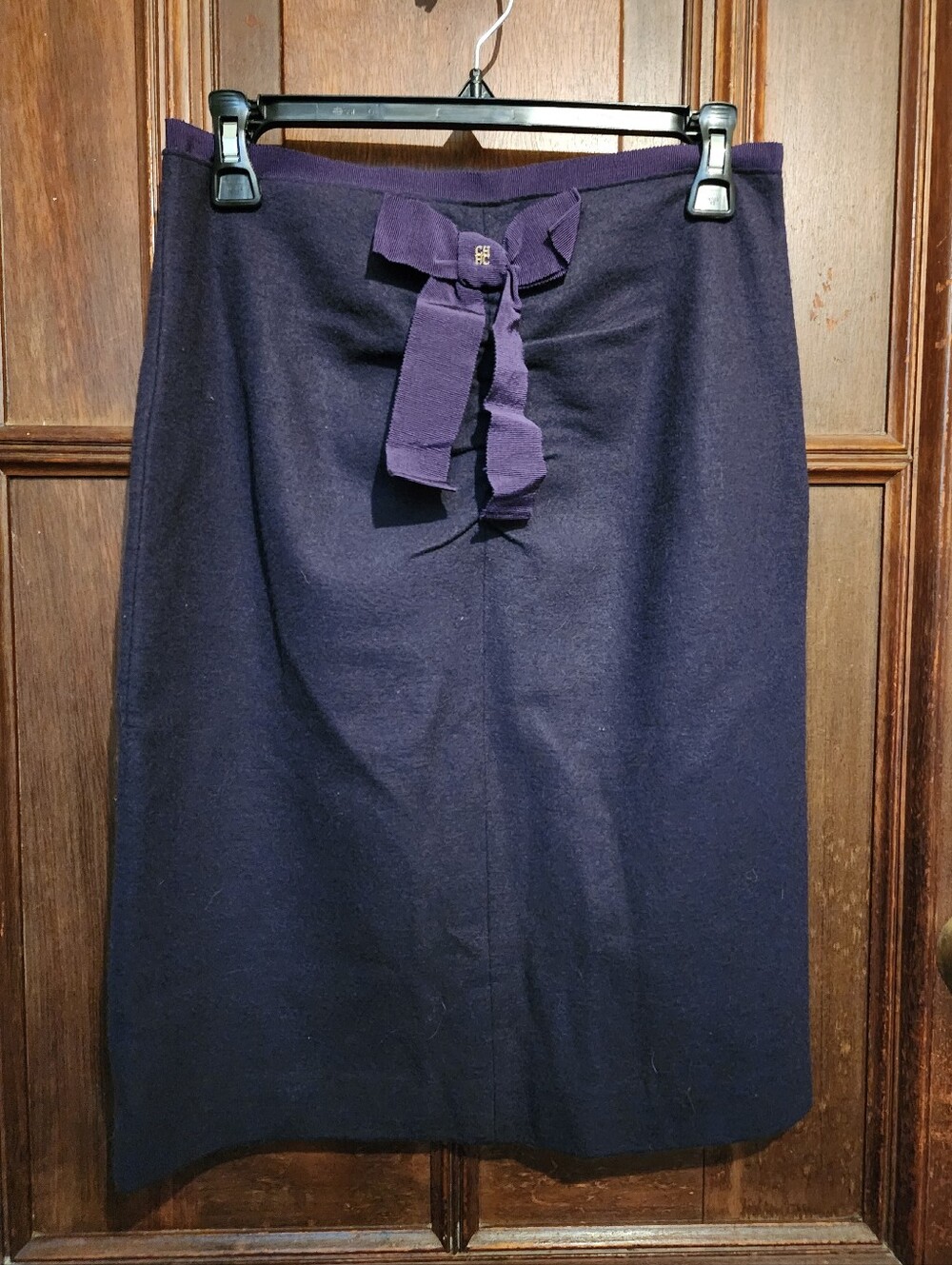 CH Carolina Herrera Navy 100 % Wool Skirt w/ Gold Logo Bow Size 4 (Retail $940)